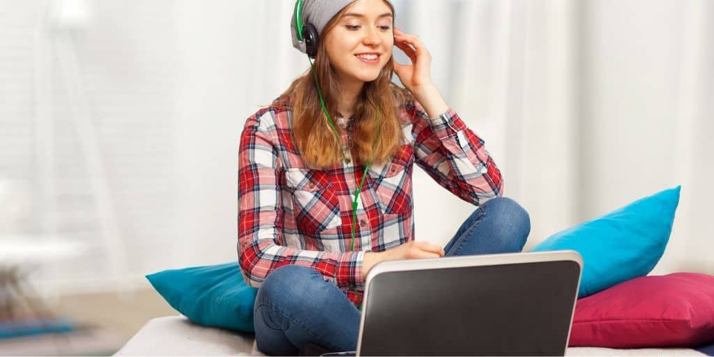 teen girl with laptop and headphones, making money at an online teen job