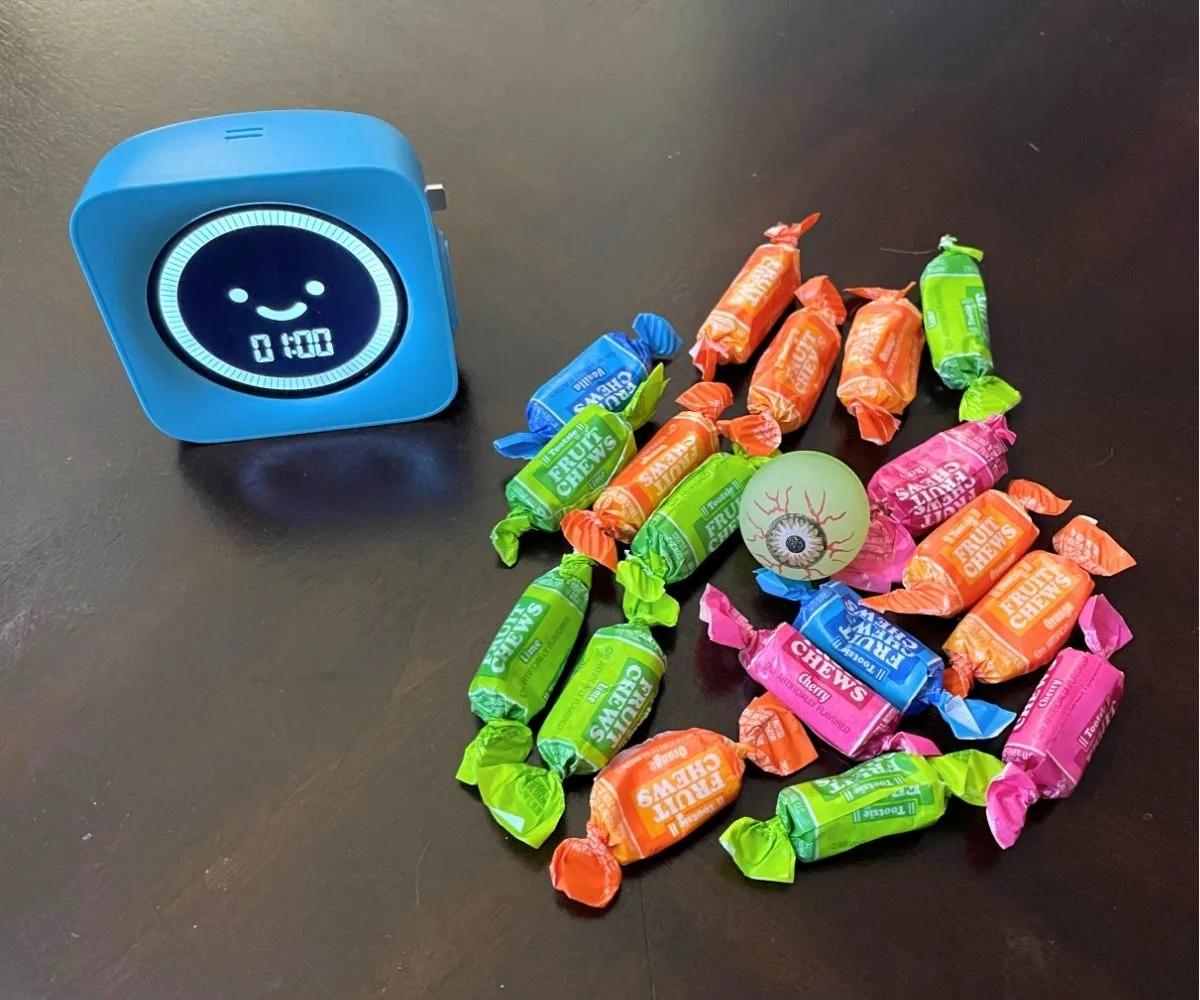 eyeball bouncy ball in a pile of wrapped candies, with a timer set to 1 minute