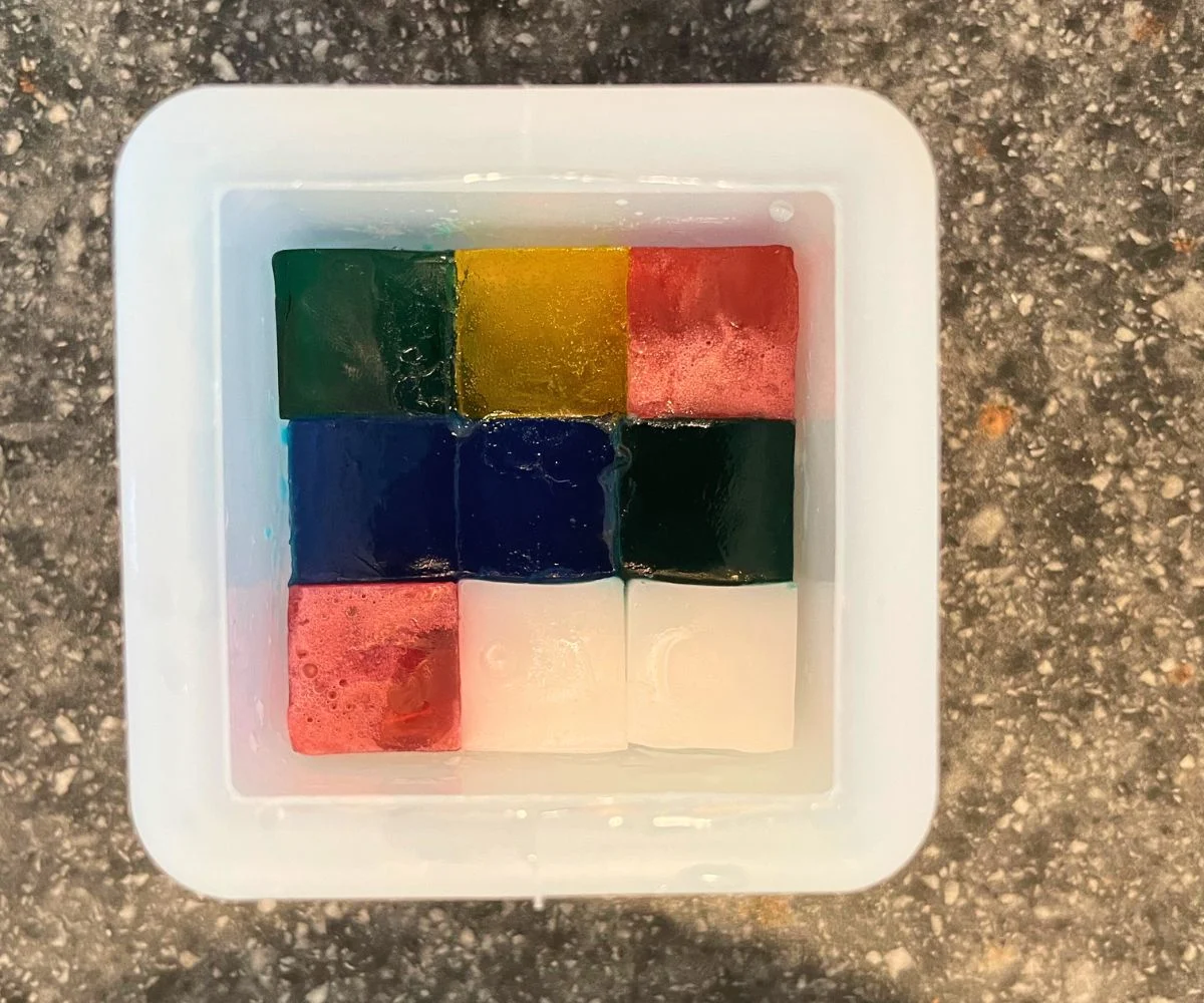 top view of the medium silicone mold with three rows of three cubes each