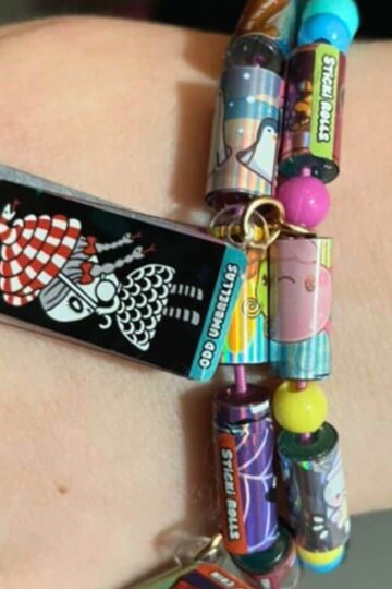 preteen girl wearing sticki rolls bracelet Christmas gift