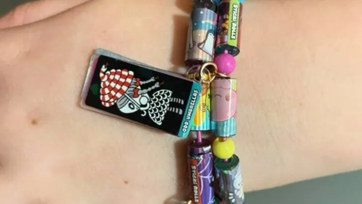 preteen girl wearing sticki rolls bracelet Christmas gift