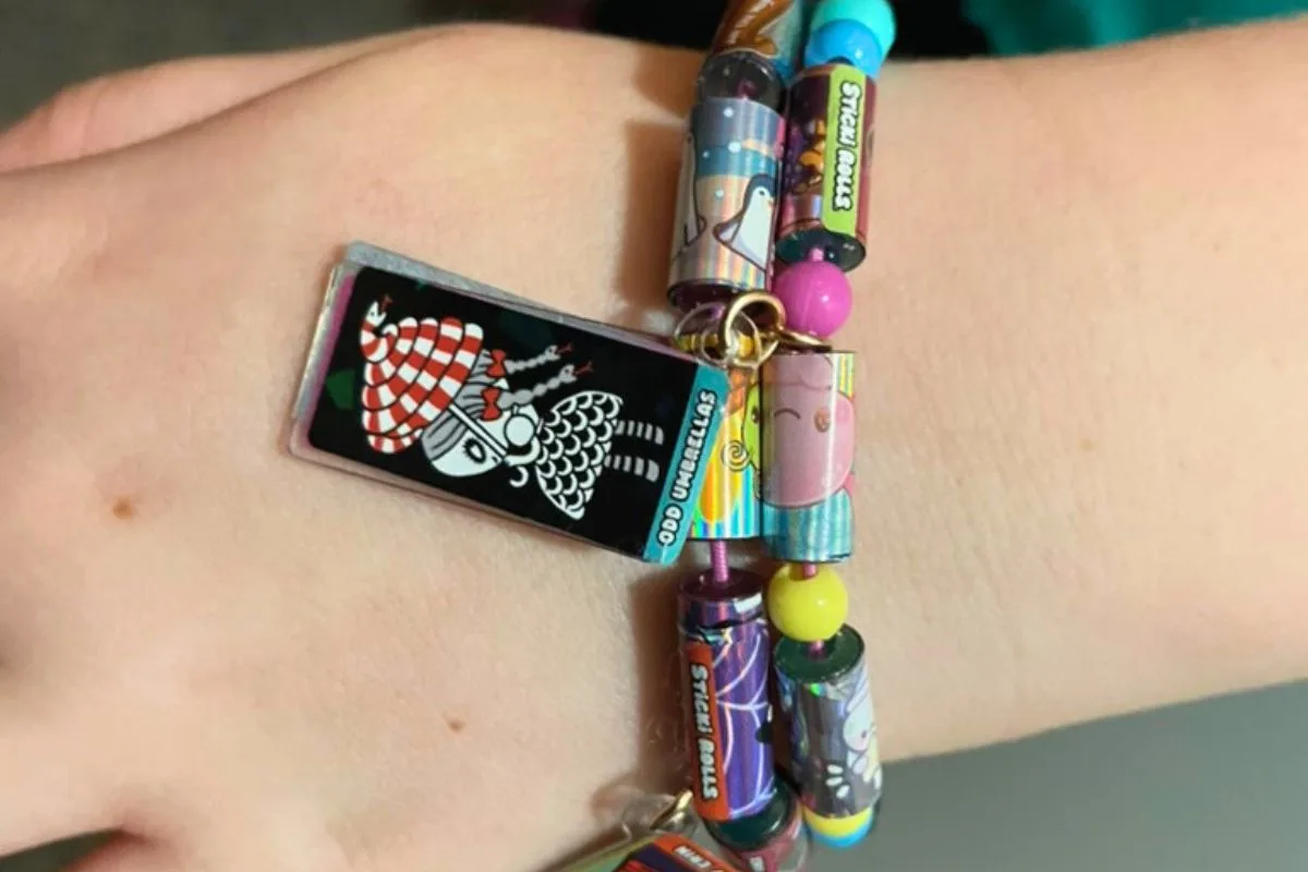 preteen girl wearing sticki rolls bracelet Christmas gift